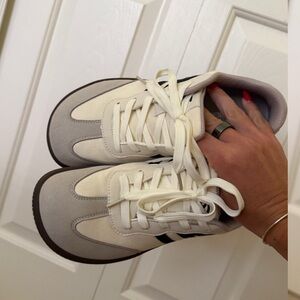 Lily - Wide Toe Shoes || Samba Dupes